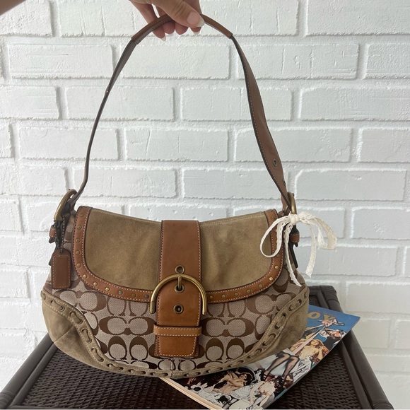 Coach Handbags - Y2K Coach Rare Signature Soho Suede Purse 🤎